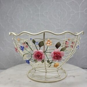 VTG Floral Metal Wire Fruit Bowl Basket Pedestal Cottage Farmhouse Centerpiece